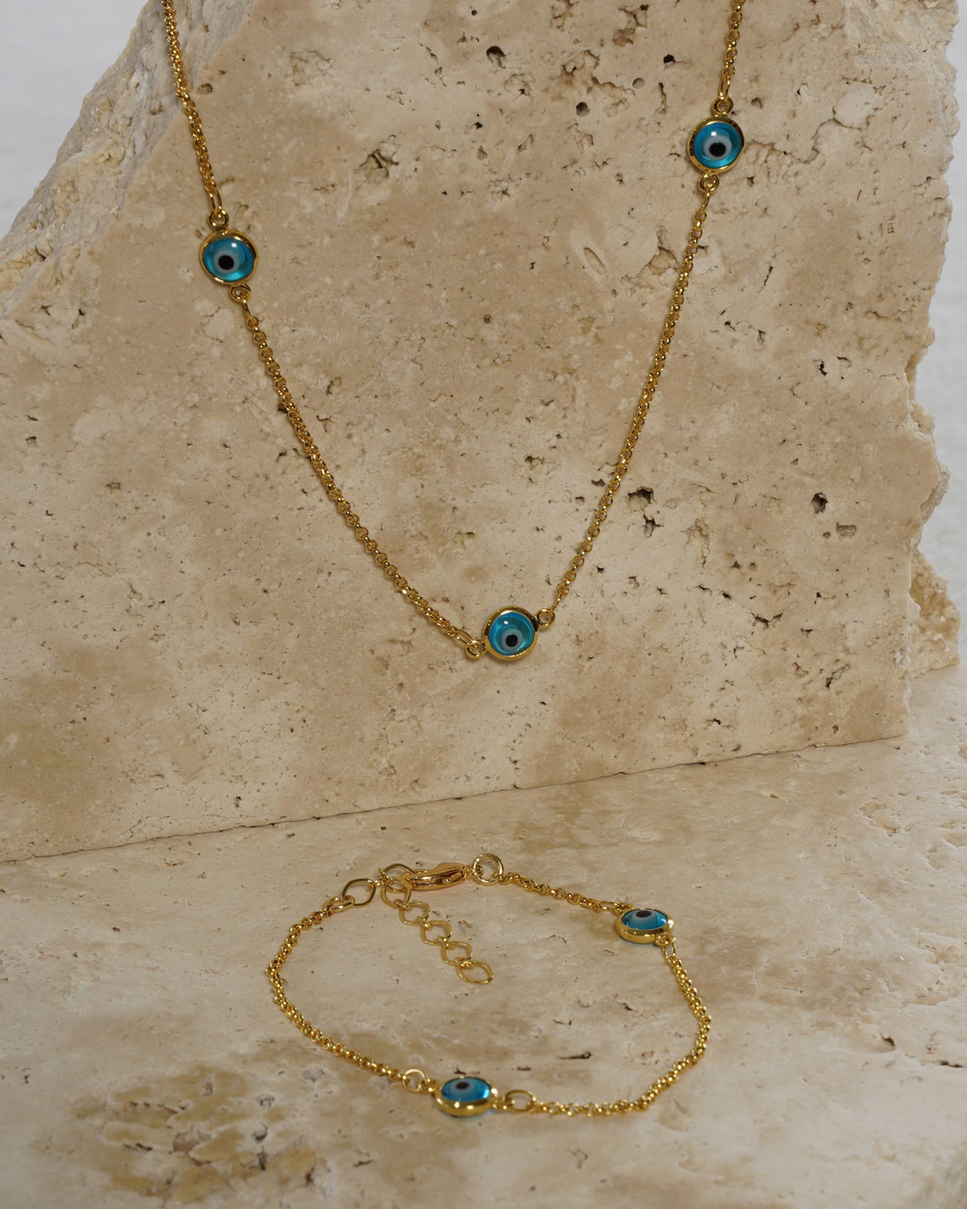 Pretective eye bracelet